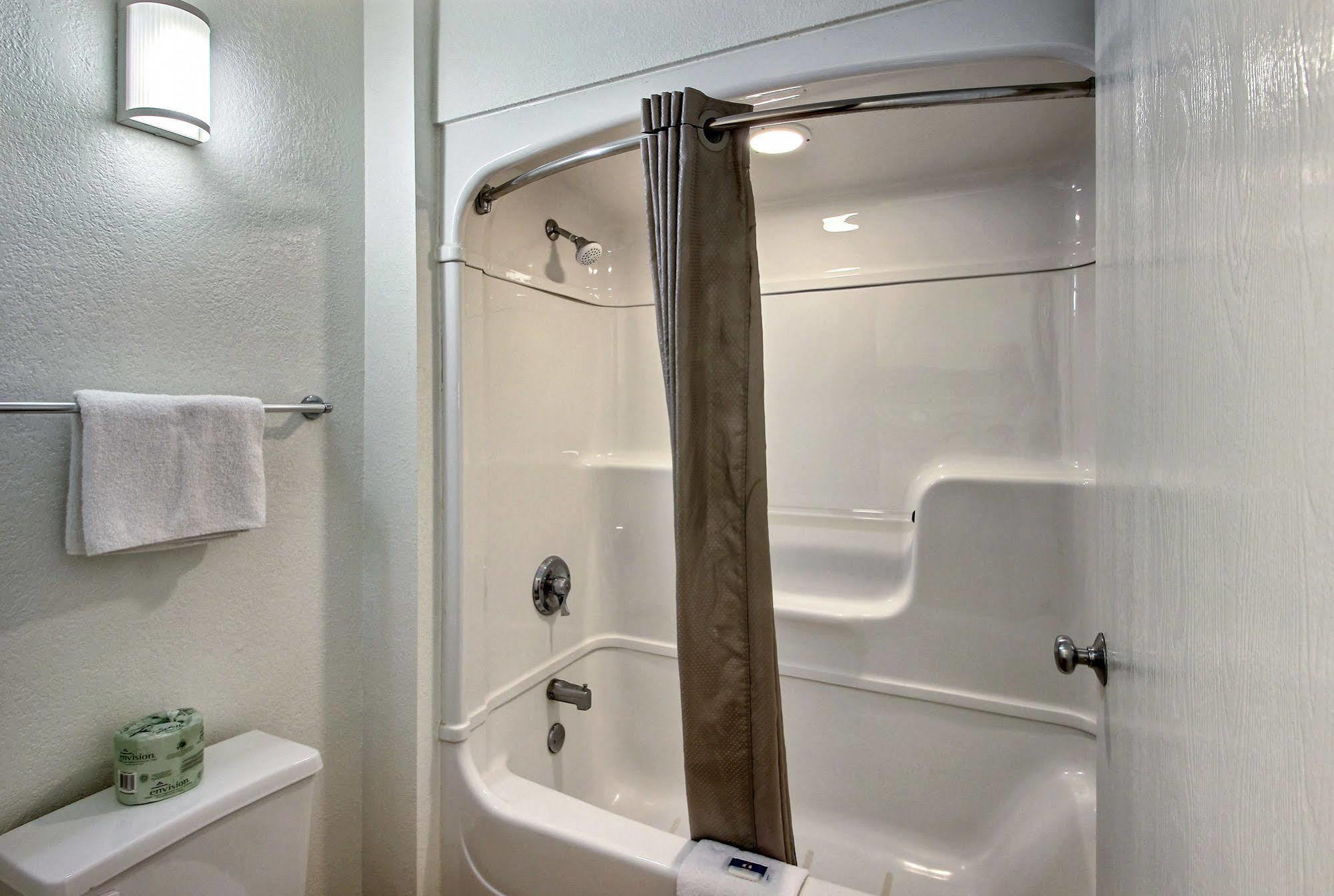 Motel 6 Milwaukee West - Brookfield Exterior photo