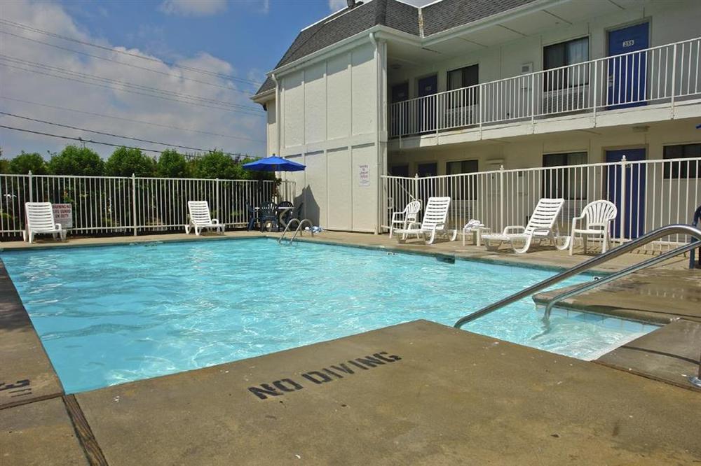 Motel 6 Milwaukee West - Brookfield Facilities photo